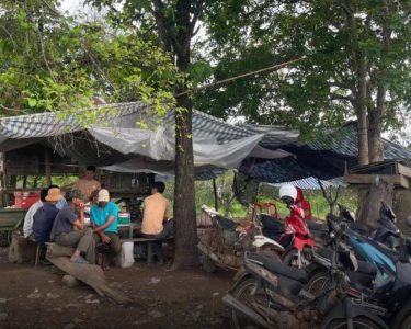 អធិការ​ស្រុក​ចិត្រ​បុរី បញ្ជូន​ជន​ញៀន​ល្បែង​បញ្ជល់មាន់ ១១​នាក់ ទៅ​តុលាការ