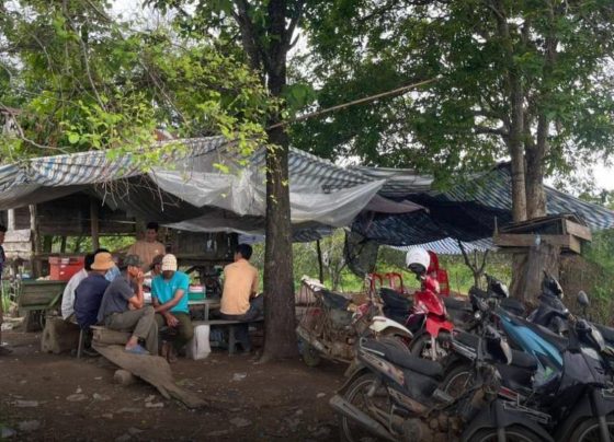 អធិការ​ស្រុក​ចិត្រ​បុរី បញ្ជូន​ជន​ញៀន​ល្បែង​បញ្ជល់មាន់ ១១​នាក់ ទៅ​តុលាការ