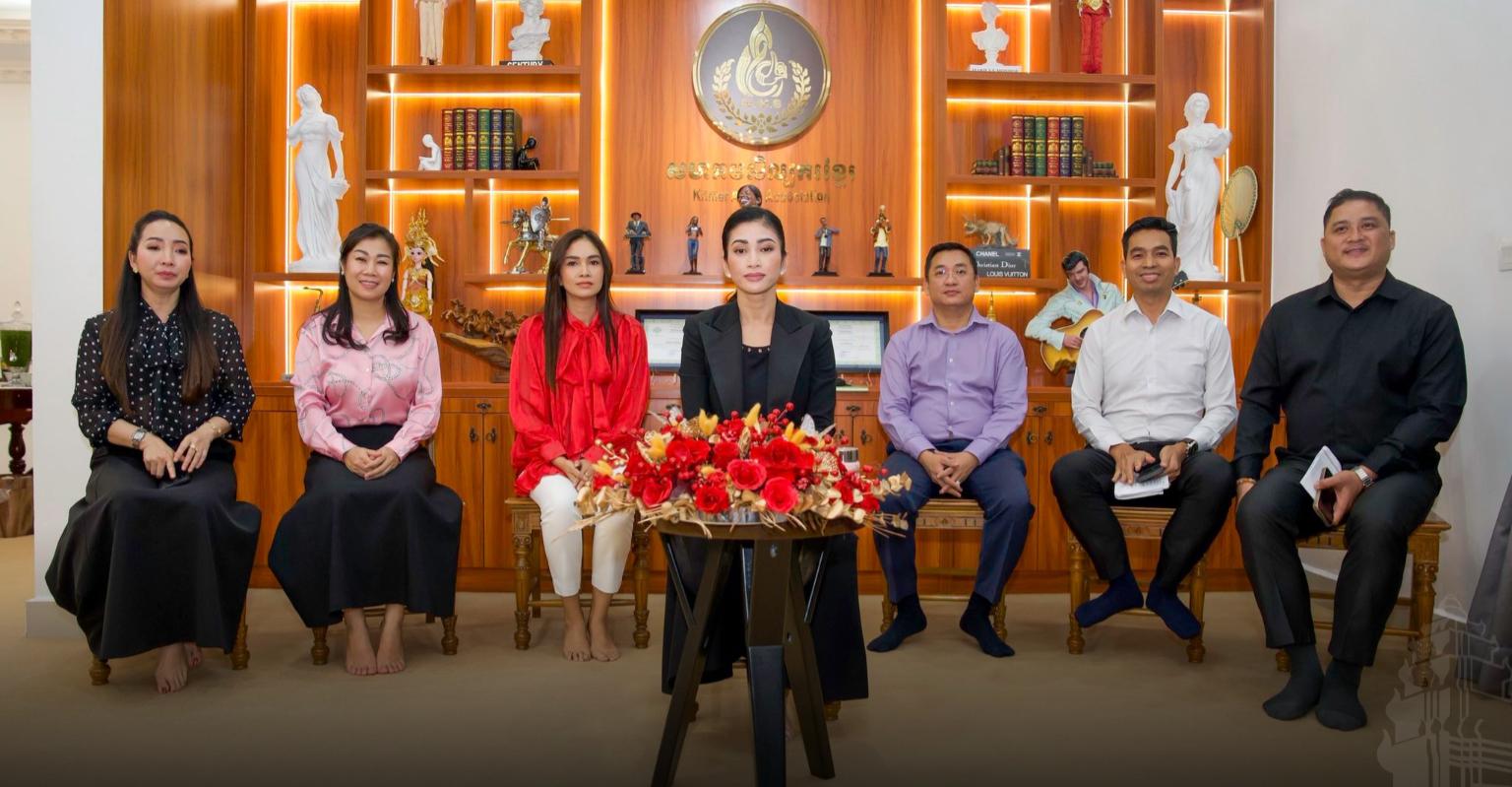 ប្រធាន​សមាគម​សិល្បៈករ​ខ្មែរ​ប្តេជ្ញា​ខិតខំ​បន្ថែម​លើ​គ្រឹះ​ការងារ​សិល្បៈ​ឱ្យ​កាន់តែ​ច្រើន​លើ​គ្រប់​វិស័យ