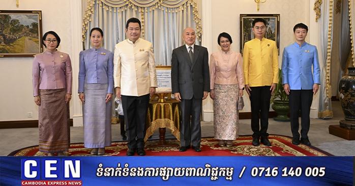 ឯកអគ្គរាជទូតថៃ ចូលក្រាបថ្វាយបង្គុំគាល់ដើម្បីថ្វាយអង្ករ នៅក្នុងវរោកាសចម្រើនព្រះជន្មព្រះករុណាព្រះបាទសម្តេចព្រះបរមនាថ នរោត្តម សីហមុនី និងក្នុងឱកាសនៃខួបគម្រប់ ៧៥ ឆ្នាំ នៃការបង្កើតទំនាក់ទំនងការទូតរវាងកម្ពុជា – ថៃ