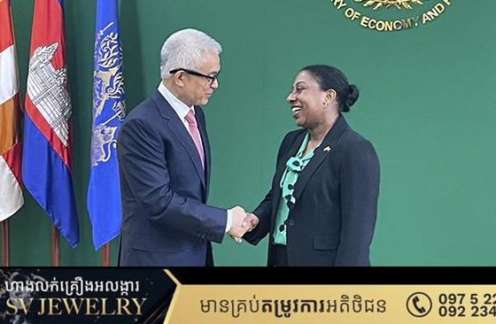 លោកស្រីភារធារី Bridgette Walker និងឧបនាយករដ្ឋមន្រ្តី អូន ព័ន្ធមុនីរ័ត្ន បានពិភាក្សាអំពីបញ្ហាសេដ្ឋកិច្ច និងពាណិជ្ជកម្មទ្វេភាគី