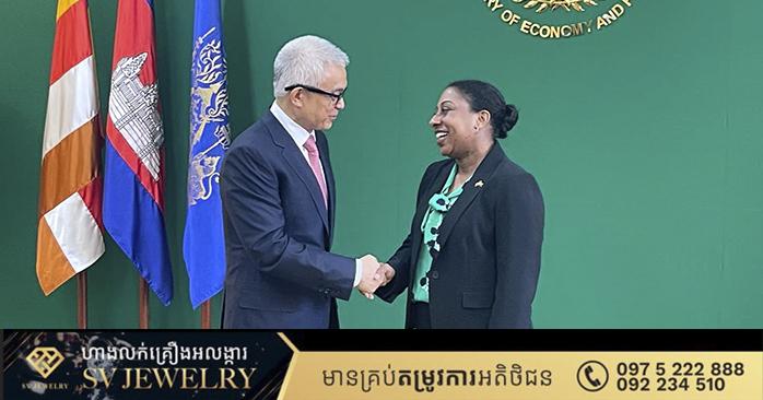 លោកស្រីភារធារី Bridgette Walker និងឧបនាយករដ្ឋមន្រ្តី អូន ព័ន្ធមុនីរ័ត្ន បានពិភាក្សាអំពីបញ្ហាសេដ្ឋកិច្ច និងពាណិជ្ជកម្មទ្វេភាគី