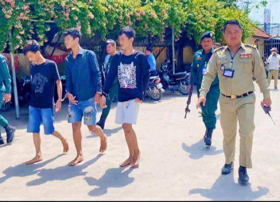 នគរបាល​ខណ្ឌដង្កោ សហការ​ឃាត់ខ្លួន​ចោរប្លន់​ម៉ូតូ​៣​នាក់ ក្នុង​ចំណោម​គ្នា​៩​នាក់