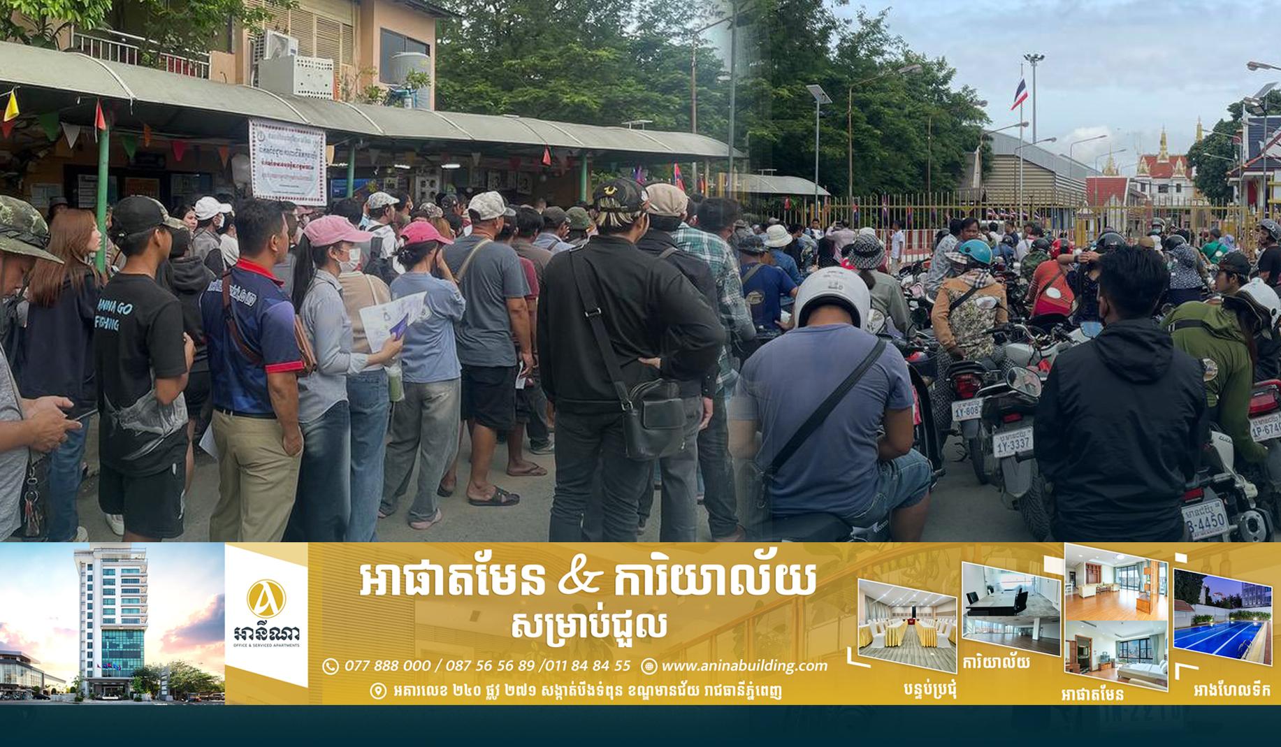 ប៉ោយប៉ែត-រុងគ្លឿ៖ ទិដ្ឋភាព​ពលរដ្ឋ​ខ្មែរ​ឆ្លង​ដែន​ប្រចាំ​ថ្ងៃ​ទៅ​ប្រកប​មុខរបរ​នៅ​ផ្សារ​រុង​គ្លឿ ទាំង​បើកឡាន ជិះ​ម៉ូតូ និង​ដំណើរ​ស្មើរ​ជើង