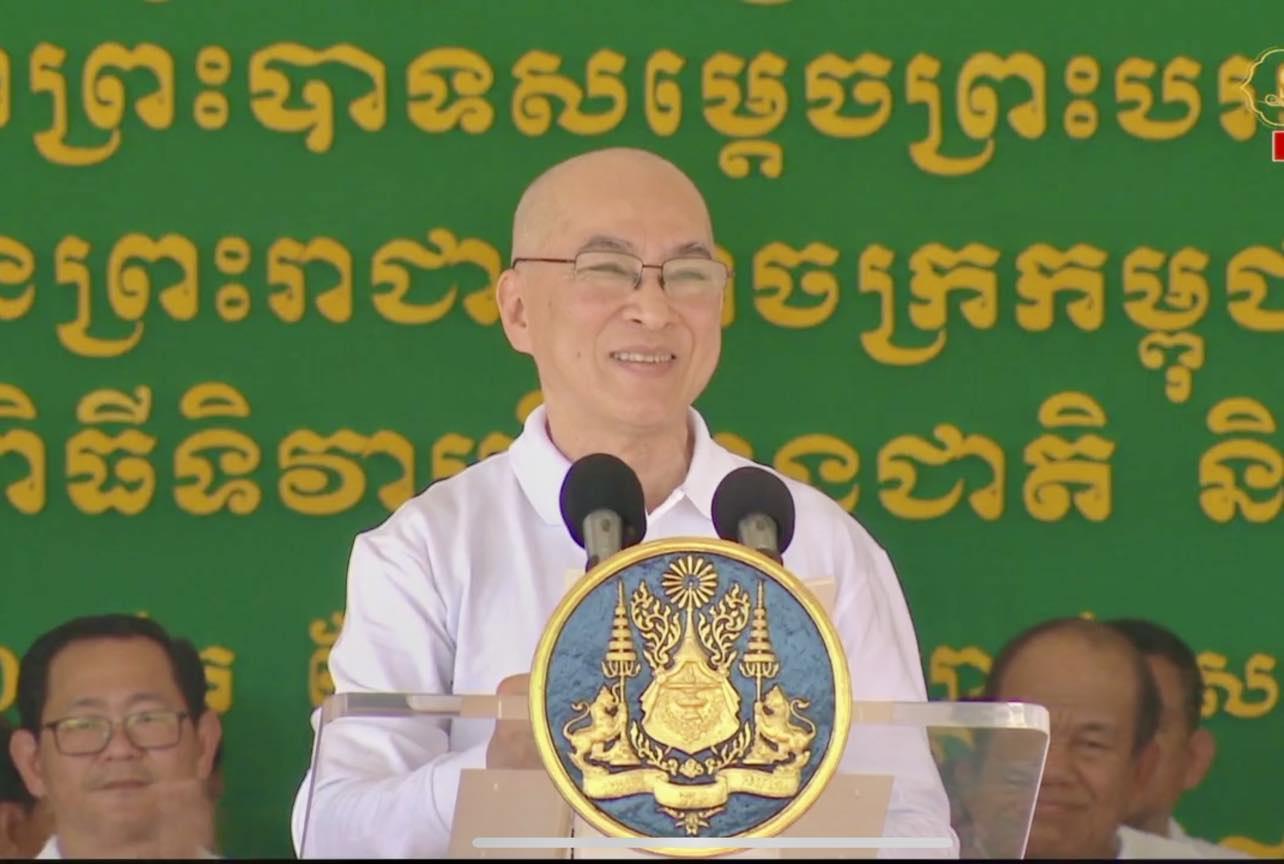 ទិវាបរិស្ថាន ២០២៥៖ ព្រះមហាក្សត្រ​សីហមុនី​មាន​ព្រះរាជបន្ទូល​អំពាវនាវ​ដល់​ប្រជាពលរដ្ឋ​រួមគ្នា​ប្រយុទ្ធ​បំពុល​ប្លាស្ទិក