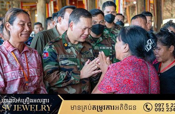 សម្តេចធិបតី អញ្ជើញជួបសួរសុខទុក្ខនិងពិនិត្យស្ថានភាពរស់នៅបណ្តោះអាសន្នរបស់បងប្អូនប្រជាពលរដ្ឋ ដែលបានជម្លៀសដោយស្ម័គ្រចិត្តមកកាន់មណ្ឌលសុវត្ថិភាព វត្តពោធិ៍៥០០០ដើម