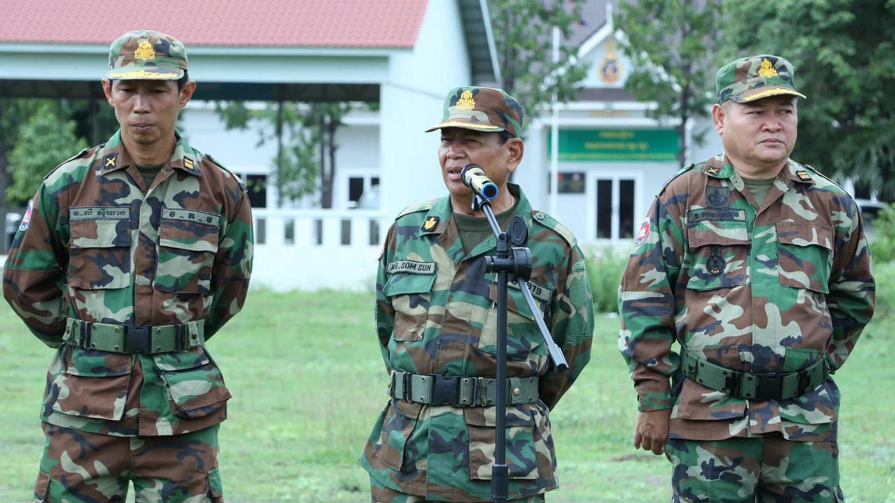 កំពង់ធំ៖ កងកម្លាំង​យោធា​ត្រៀមខ្លួន​ពេញលេញ​អនុវត្ត​បទបញ្ជា​ការពារ​ជាតិ