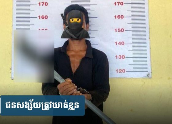ហ៊ានម៉្លេះ! ជនម្នាក់ហែក​ជញ្ជាំង​លួច​ស្រូវ​១​បាវ ម្ចាស់​ទៅ​តាម​យក​មក​វិញ​ ទាញ​ដាវ​គំរា.ម​សម្លា.ប់​