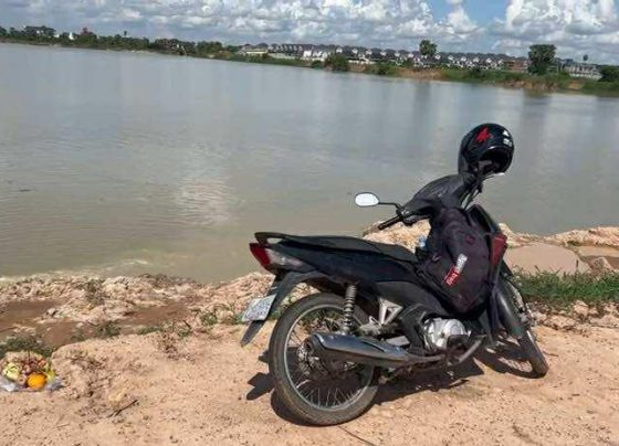 គ្រូពេទ្យ​វ័យក្មេង​ម្នាក់ បាត់​ពី​ផ្ទះ​៣​ថ្ងៃ ឃើញ​ម៉ូតូ​នៅ​មាត់​រណ្តៅ​ដី​ចាស់ ប៉ុន្តែពុំ​ដឹងស្លា.ប់​ឬ​រស់