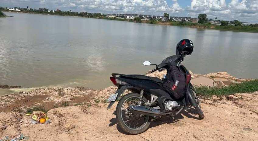 បាត់ខ្លួន៣ថ្ងៃ៖ គ្រូពេទ្យវ័យក្មេង ប្រទះឃើញម៉ូតូនៅមាត់រណ្ដៅដីចាស់ តែមិនទាន់ដឹងជោគវាសនា