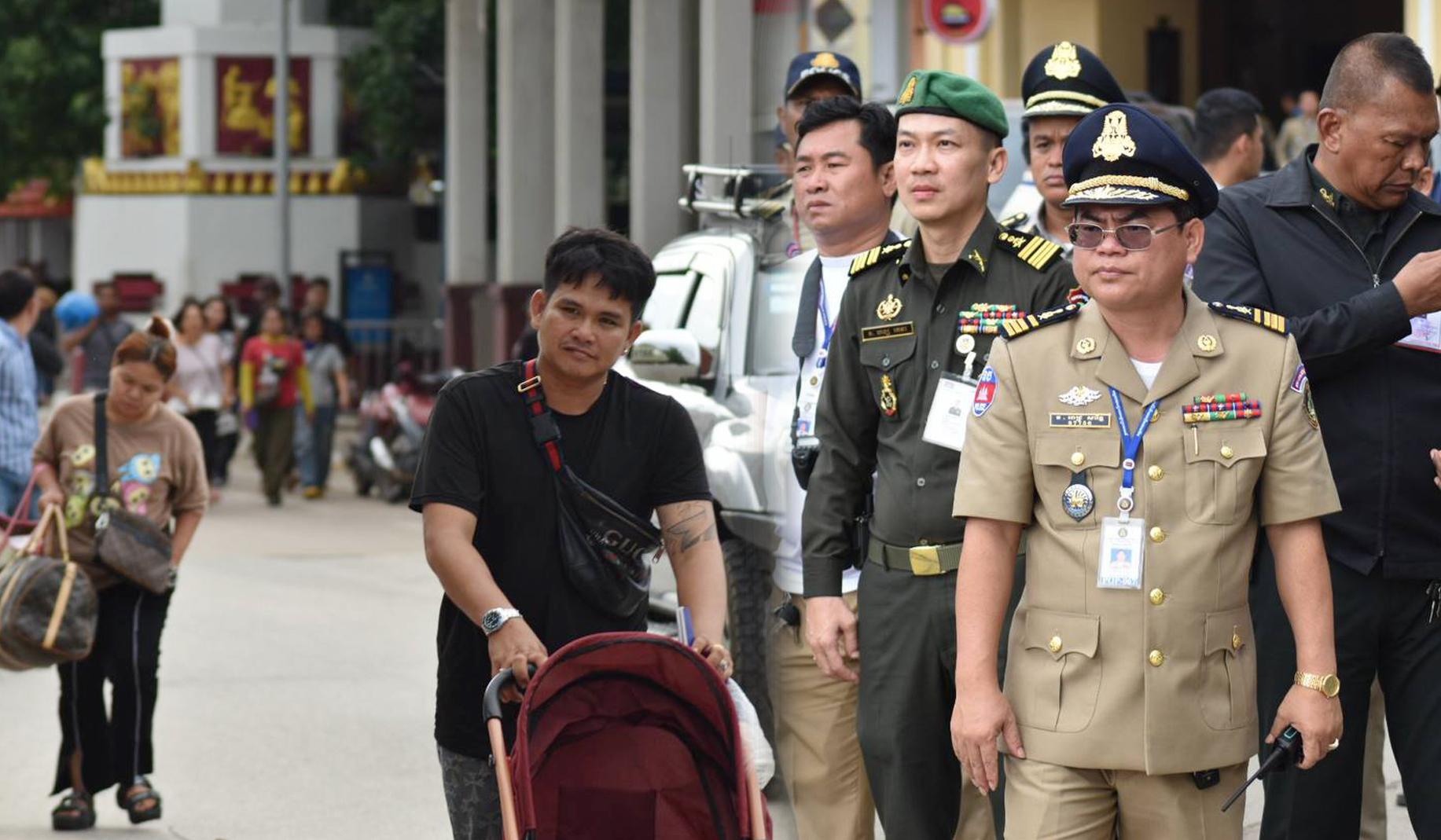 ម៉ោងបើកច្រកព្រំដែនបន្ទាយមានជ័យ៖ ច្រកអន្តរជាតិ២កន្លែង បើក៨ម៉ោង ច្រកតំបន់បើក៤ម៉ោង