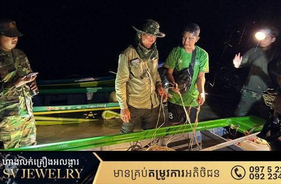 កម្លាំងល្បាត ចាប់បានជនល្មើសម្នាក់ដែលលួច នេសាទខុសច្បាប់ដោយប្រើប្រាស់ ឧបករណ៍ឆក់ត្រជាក់ នៅបឹងទន្លេសាប