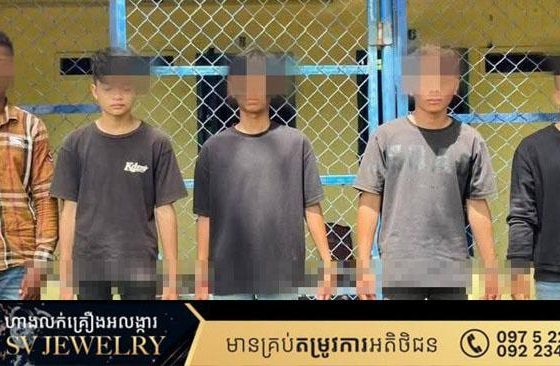 នគរបាលប៉ុស្តិ៍អូរស្វាយស្ទាក់ចាប់ឃាត់ខ្លួនក្មេងទំនេីងទាំង២ក្រុមបានចំនួន០៥នាក់ ធ្វេីសកម្មភាពដេញកាប់ចាក់គប់គ្នា ដែលធ្លាប់មានជម្លោះជាគូរសត្រូវជាមួយគ្នាកាលពីក្នុងអំឡុងឆ្នាំ២០២៤ដោយមិនទាន់បានជម្រះរឿងចាស់