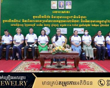 ការ​លុប​បំបាត់​ទម្រង់ធ្ងន់ធ្ងរនៃពលកម្មកុមារ គឺជាការងារ​អាទិភាព​របស់​រាជ​រដ្ឋាភិបាល​កម្ពុជា និងត្រូវបាន​ចាត់ទុក​ជាផ្នែកមួយ​ដ៏សំខាន់​នៅក្នុង​ការ​អនុវត្ត​អនុសញ្ញាស្ដីពីសិទ្ធិកុមារ