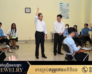រដ្ឋមន្រ្តីសុខាភិបាល «ក្មួយៗ ត្រូវខិតខំសិក្សា ដើម្បីកសាងសមត្ថភាពក្លាយជាក្តីសង្ឃឹមរបស់ក្រុមគ្រួសារ សង្គមជាតិ ជាពិសេសអ្នកជំងឺ»