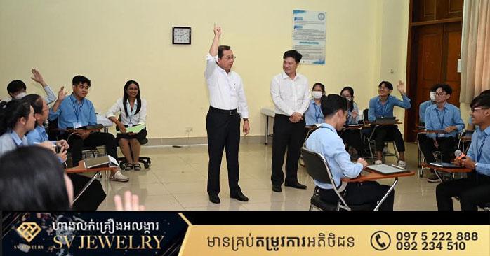 ការណែនាំពិសេស៖ រដ្ឋមន្រ្តីសុខាភិបាលជំរុញនិស្សិតពេទ្យខិតខំសិក្សាកសាងសមត្ថភាពនិងក្រមសីលធម៌ខ្ពស់ក្លាយជាក្តីសង្ឃឹមរបស់ជាតិ