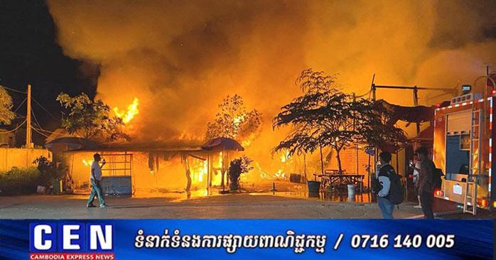 អគ្គិភ័យឆ្លងចរន្ត៖ ឆេះផ្ទះប្រជាពលរដ្ឋ ៤ខ្នង អស់ទាំងស្រុងនៅភូមិឡកំបោរ ឫស្សីកែវ