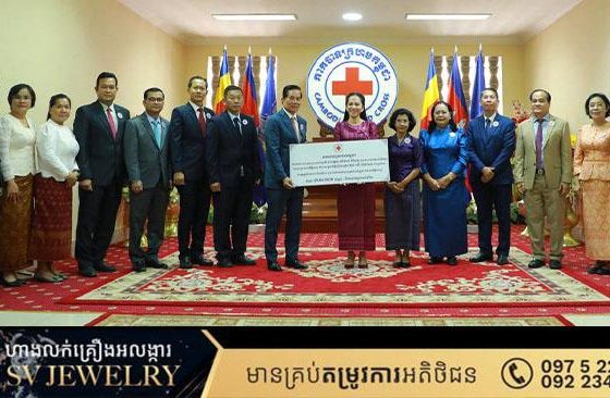 កាកបាទក្រហមកម្ពុជា ឧបត្ថម្ភថវិកា៣០ម៉ឺនដុល្លារ ជូនសាខាកាកបាទក្រហមកម្ពុជារាជធានីភ្នំពេញ សម្រាប់ប្រតិបត្តិការមនុស្សធម៌ ជួយសម្រាលទុក្ខលំបាកដល់ប្រជាពលរដ្ឋងាយរងគ្រោះបំផុត