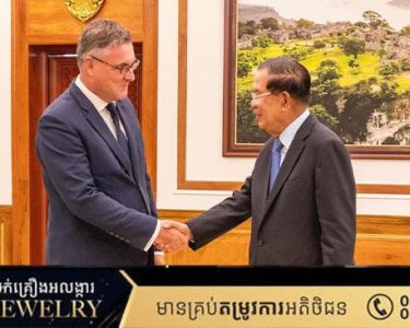 សម្តេចតេជោ បានគូសបញ្ជាក់ប្រាប់ឯកអគ្គរដ្ឋទូតសាធារណរដ្ឋឆែកថា ការដោះស្រាយជម្លោះព្រំដែន ដោយសន្តិវិធី តាមរយៈយន្តការទ្វេភាគីផង និងតុលាការ ICJ ផង គឺជាជម្រើសល្អបំផុត