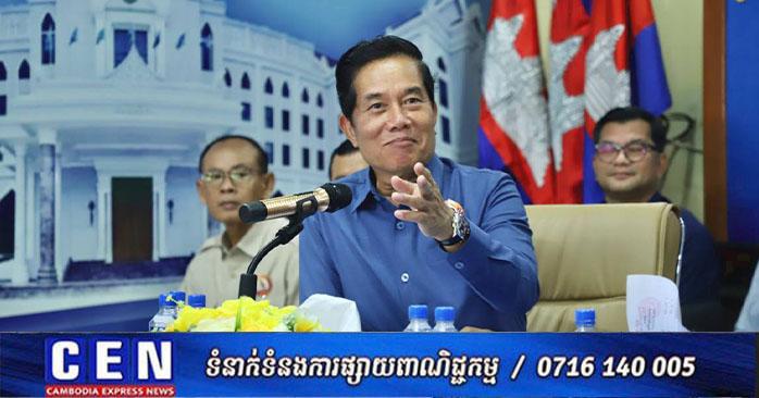 បទបញ្ជា ឯកឧត្ដម ឃួង ស្រេង: ចៅសង្កាត់ និងប្រធានភូមិ ត្រូវតាមដានឡានដឹកខ្សាច់-ដី បើខូចផ្លូវ ត្រូវជួសជុល និងសម្អាតជាបន្ទាន់!