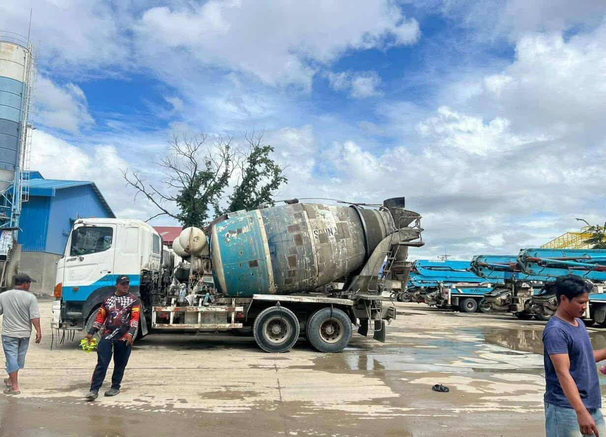 រថយន្តក្រឡុកស៊ីម៉ង់ត៍បុកអ្នកជិះកង់ស្លាប់ ត្រូវនគរបាលសែនសុខឃាត់បានហើយ ខណៈអ្នកបើកបររត់គេចខ្លួន