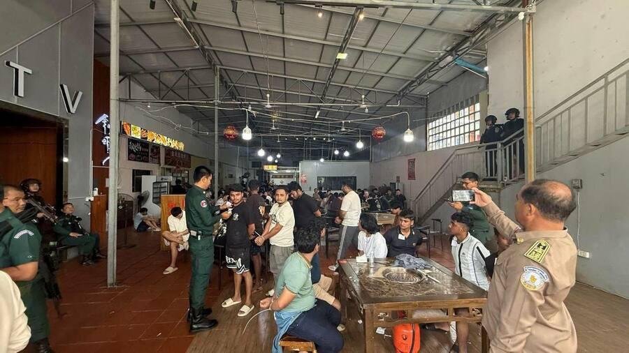 បែកធ្លាយមេខ្លោង! សមត្ថកិច្ចបង្ក្រាបទ្រង់ទ្រាយធំ ឃាត់ខ្លួនជនសង្ស័យ ២៦៣នាក់ ពាក់ព័ន្ធឆបោកអនឡាញនៅខេត្តព្រះសីហនុ