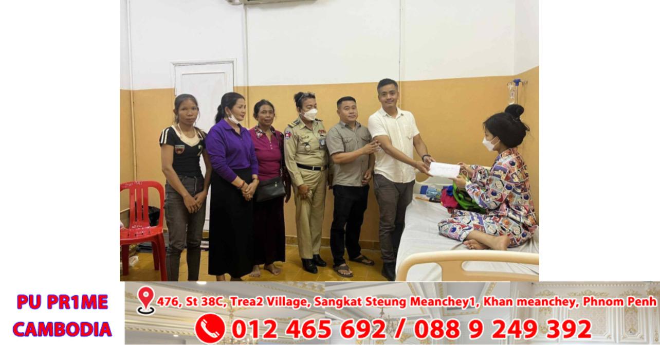 ឧត្តមសេនីយ៍ទោ ហ៊ុន គឹមជាតិ ចាត់តំណាងចុះសួរសុខទុក្ខ និងឧបត្ថម្ភ ២.២លានរៀល ដល់នារីពលកររងគ្រោះដោយទាហានថៃរំលោភបំពាន! កម្ពុជាចាត់វិធានការខ្លាំង