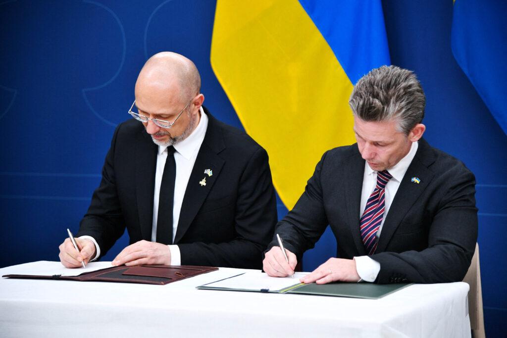 អ៊ុយក្រែន-ស៊ុយអែត ចាប់ដៃគ្នាផលិតសម្ភារៈការពារជាតិ បង្កើនសមត្ថភាពយោធា!