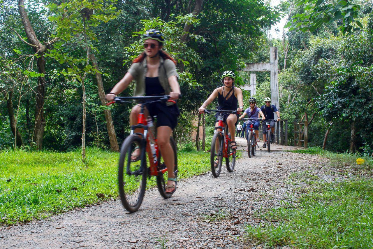 អង្គររស់រវើក! ទេសចរណ៍ជិះកង់កម្សាន្តតាមប្រាសាទកាន់តែពេញនិយម នាំមកនូវបទពិសោធន៍ថ្មីប្លែក