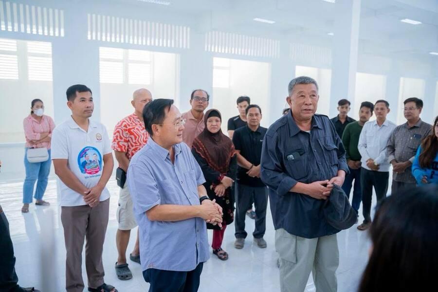 ថ្នាក់ដឹកនាំខេត្តបាត់ដំបង ចុះជួបសំណេះសំណាល និងពន្លឿនការស្ថាបនាផ្សារបឹងឈូកដែលរងគ្រោះដោយអគ្គិភ័យឡើងវិញ!