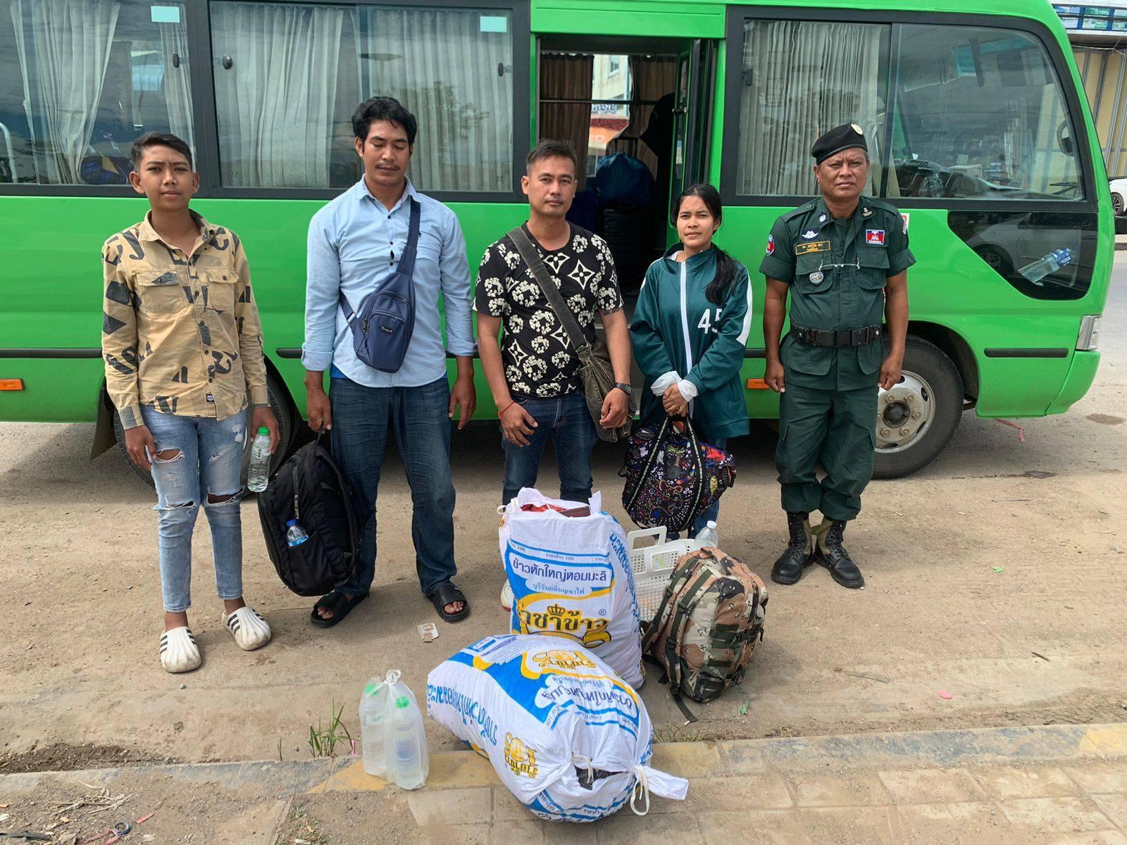 ពលរដ្ឋខ្មែរ១៥នាក់ វិលចូលស្រុកប្រកបដោយសុវត្ថិភាព! សមត្ថកិច្ចខេត្តបន្ទាយមានជ័យ ចុះសម្របសម្រួលយ៉ាងយកចិត្តទុកដាក់