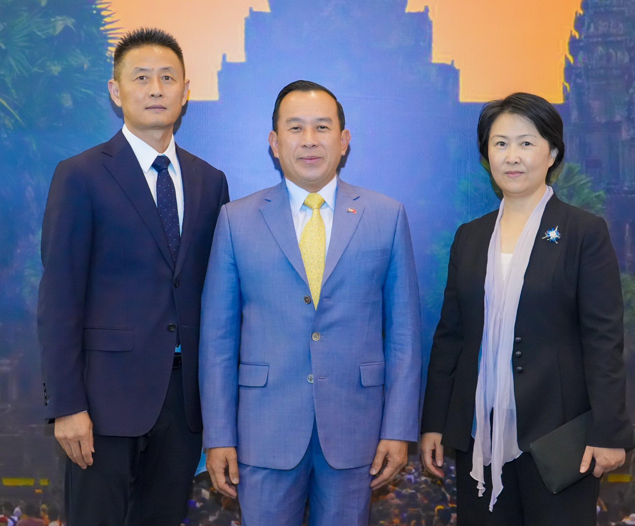 ភ្ញៀវទេសចរចិនខេត្តជាំងស៊ូ សម្រុកមកកម្ពុជា ក្រោយលង់ស្នេហ៍ «ពិធីបុណ្យកម្ពុជា»!