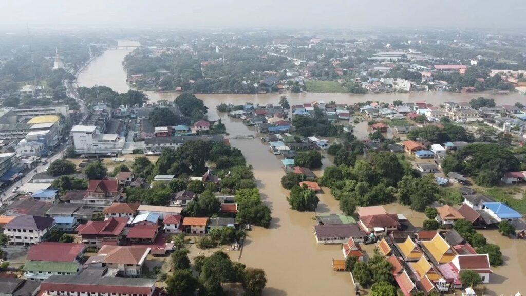 ទឹកជំនន់ប្រវត្តិសាស្ត្រវាយលុកអយុធ្យា! ជីវិតមនុស្ស ១៤ នាក់បាត់បង់ ខណៈស្ថានការណ៍កាន់តែធ្ងន់ធ្ងរ