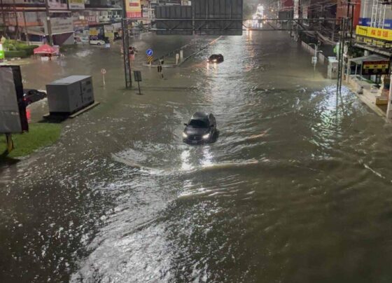 ថៃកើត​គ្រោះ​ទឹកជំនន់​ភ្លាមៗ​​នៅ​​បាងកក សាមុត​ប្រាកាន និង​ប៉ាតាយ៉ា