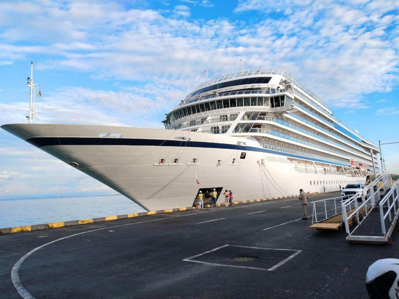 ភ្ញៀវទេសចររាប់រយនាក់ មកដល់ខេត្តព្រះសីហនុ តាមនាវា VIKING ORION