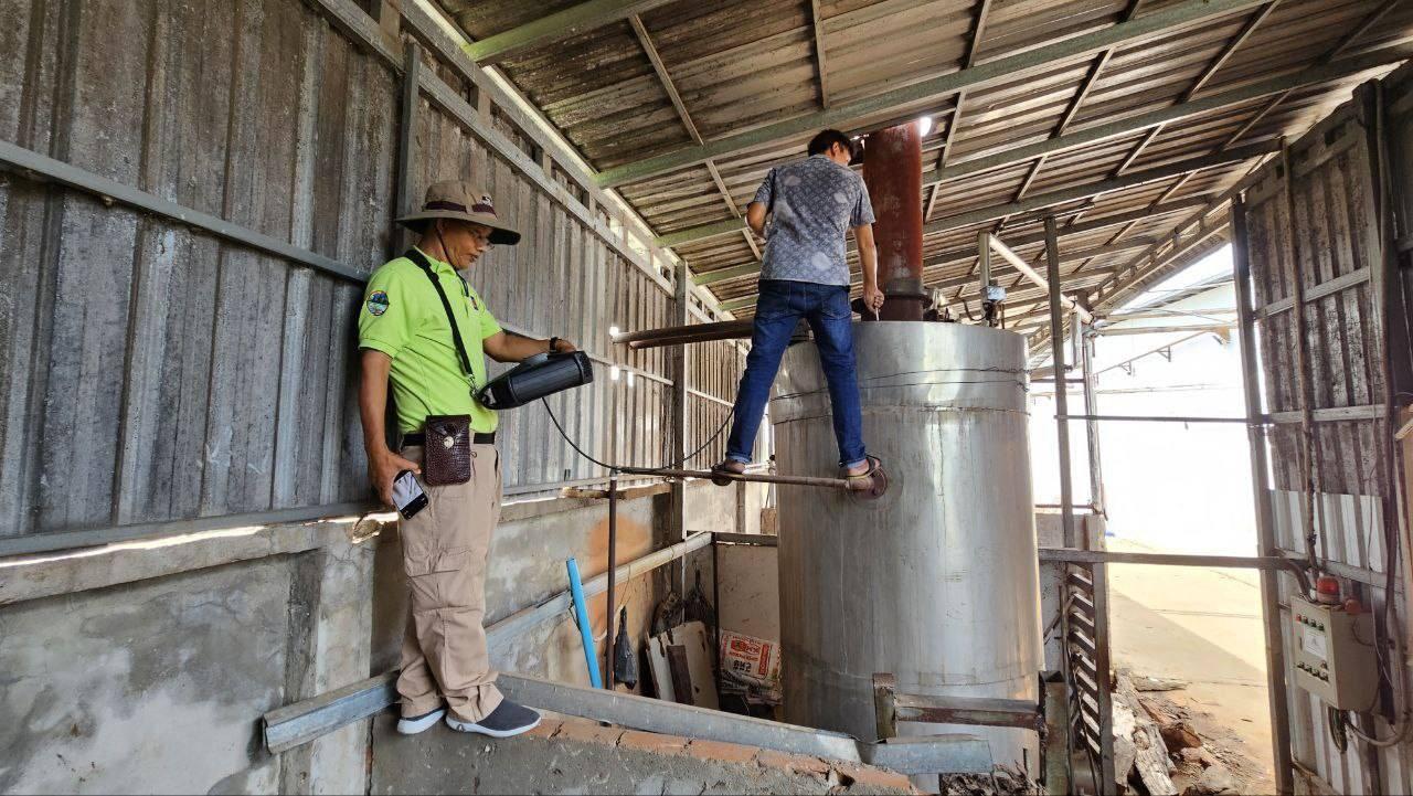 រោងចក្រ​កាត់ដេរ​នៅ​តាកែវ បំពុល​បរិស្ថាន! ក្រសួង​រក​ឃើញ​ការ​ដុត​សំណល់​ខុសច្បាប់