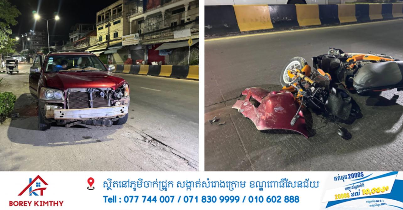 គ្រោះថ្នាក់ចរាចរណ៍រន្ធត់! បុរសម្នាក់ស្លាប់ភ្លាមៗ ក្រោយត្រូវរថយន្តចេញពីពិធីមង្គលការបុកពេញទំហឹង ហោះប៉ើងបោកបង្គោលភ្លើង