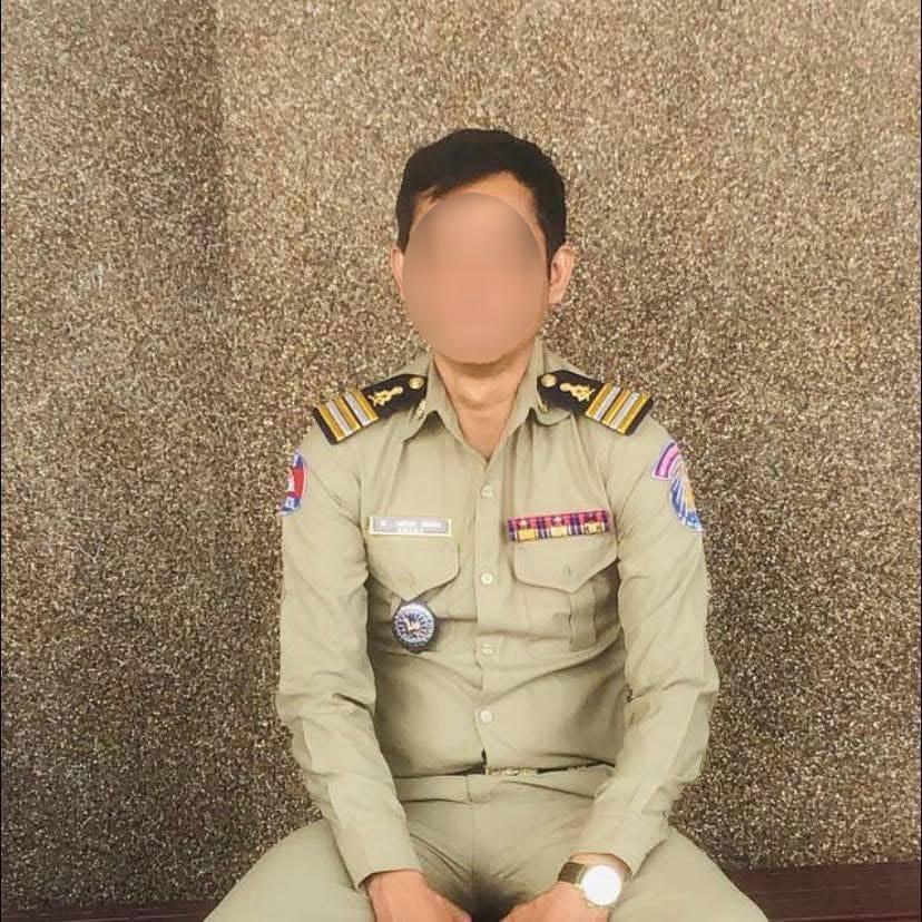 មន្រ្តីនគរបាលជិះម៉ូតូគេចកង់បី បុកបង្កាន់ដៃស្ពានធ្លាក់ចូលប្រឡាយស្លាប់យ៉ាងអាណោចអាធ័ម