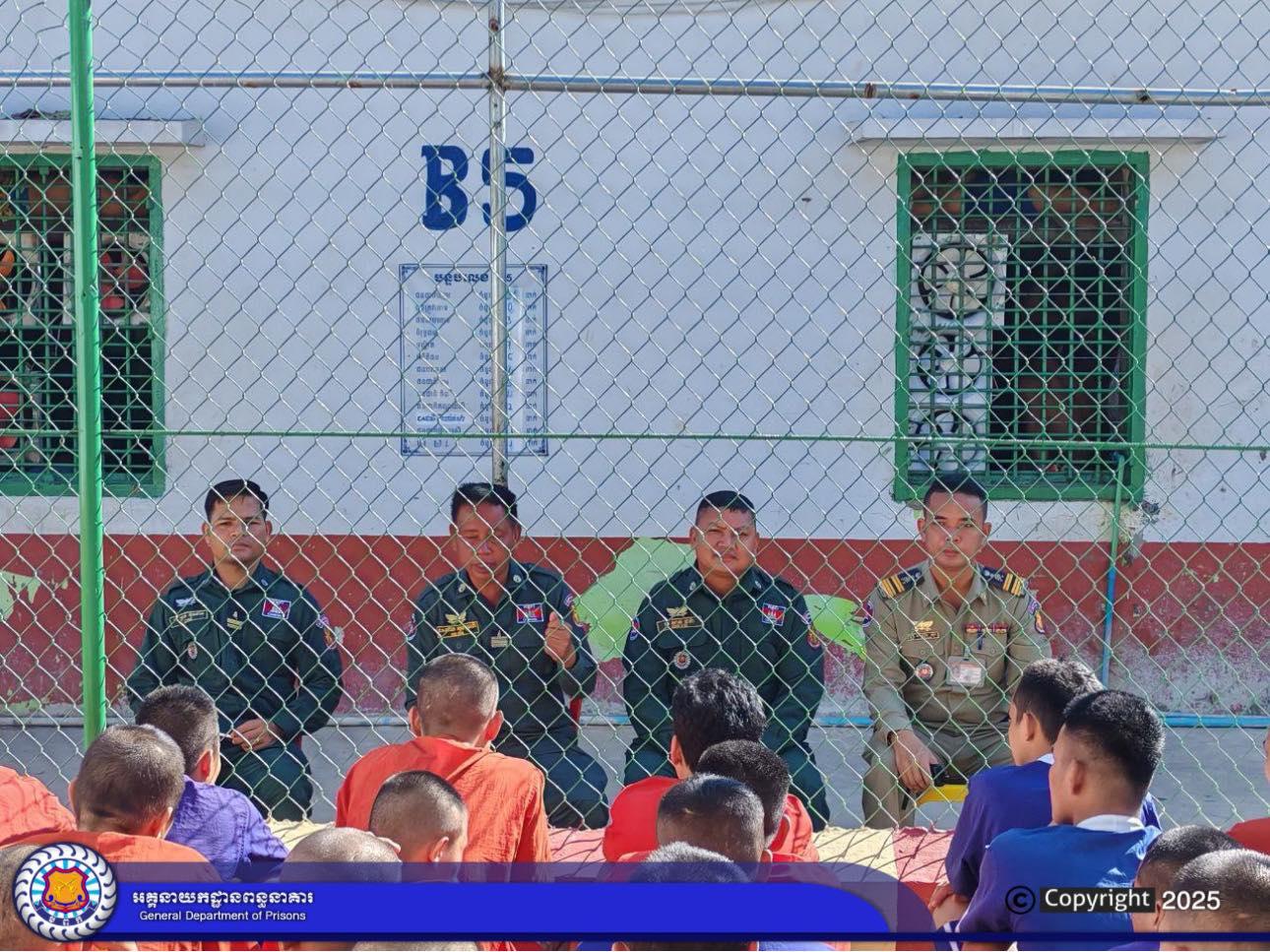 ស្វាយរៀង៖ មន្ត្រីពន្ធនាគារចុះអប់រំជនជាប់ឃុំតាមបន្ទប់