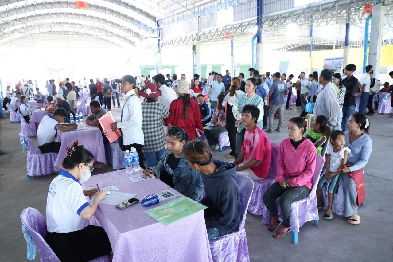 ក្រសួងការងារ អំពាវនាវដល់ពលករខ្មែរពីថៃ ដែលមិនទាន់មានការងារ ឱ្យទាក់ទងលេខ ១២៩៧ ដើម្បីទទួលបានការងារ និងជំនាញឥតគិតថ្លៃ