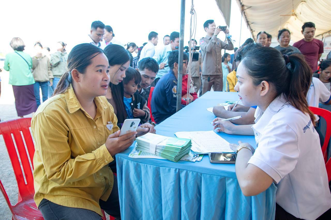 ឱកាសមាស! អតីតពលករខ្មែរជាង ២ពាន់នាក់នៅបាត់ដំបង ស្រវ៉ាបានការងារ និងការបណ្ដុះបណ្ដាលវិជ្ជាជីវៈពីក្រសួង