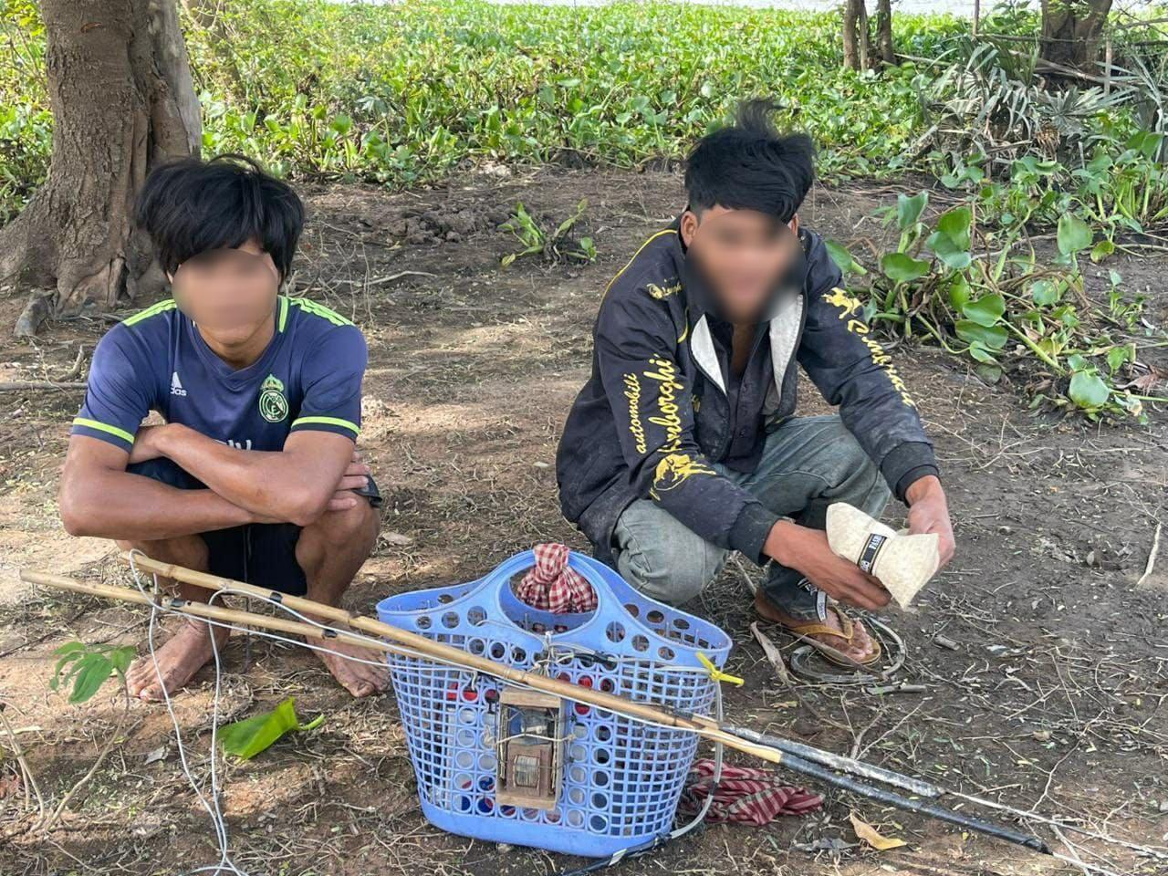 អាជ្ញាធរចាប់ឃាត់យុវជន២នាក់ពីបទឆក់ត្រីនៅកំពង់ឆ្នាំង