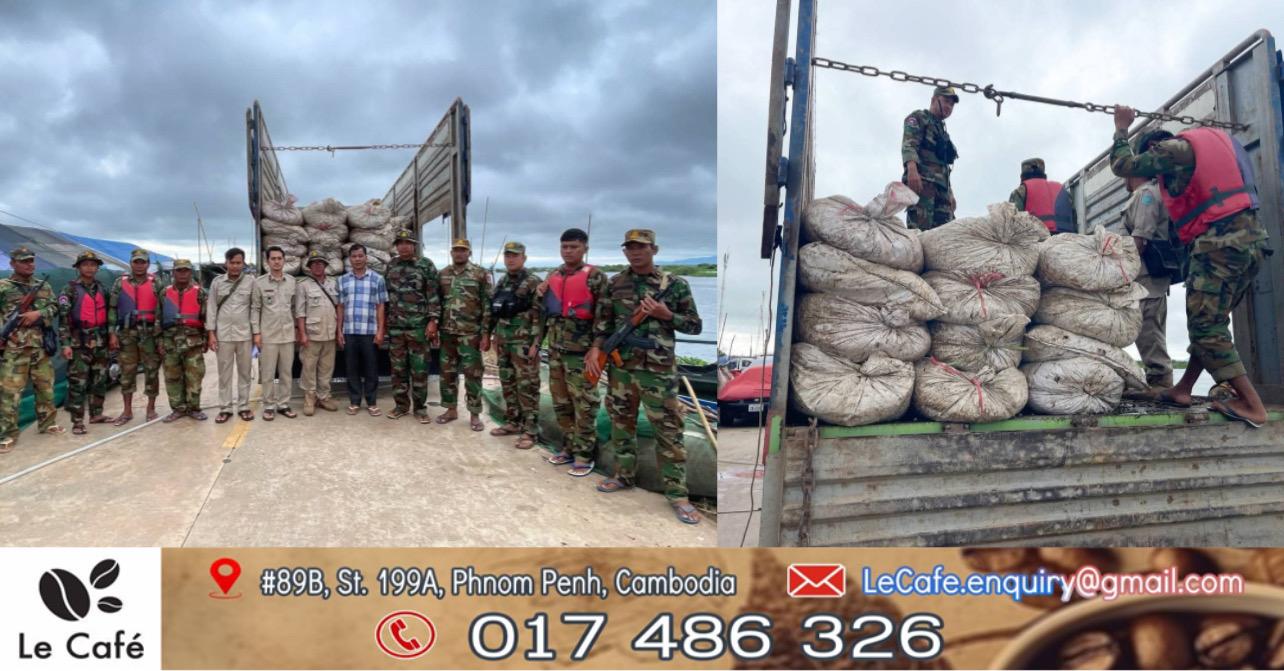 កំពង់ឆ្នាំង៖ ឧត្តមសេនីយ៍ទោ សេង ធារិន បញ្ជាផ្ទាល់បង្ក្រាបរថយន្តដឹកលៀសខុសច្បាប់ ២០តោន បម្រុងនាំចេញទៅវៀតណាម!