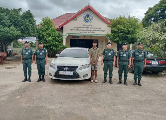 កម្លាំងនគរបាលពីរស្រុកសហការគ្នាឃាត់ខ្លួនជនសង្ស័យម្នាក់ជាចោរលួចរថយន្ត