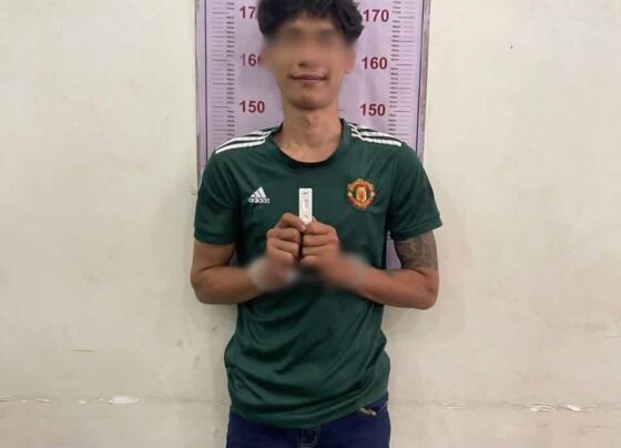 ឃាត់ខ្លួនជនសង្ស័យ០១នាក់ ពាក់ព័ន្ធករណីហិង្សា យកកាំបិតមុខពីរចុងស្រួចភ្ជង់ម្តាយបង្កើតគំរាមសម្លាប់