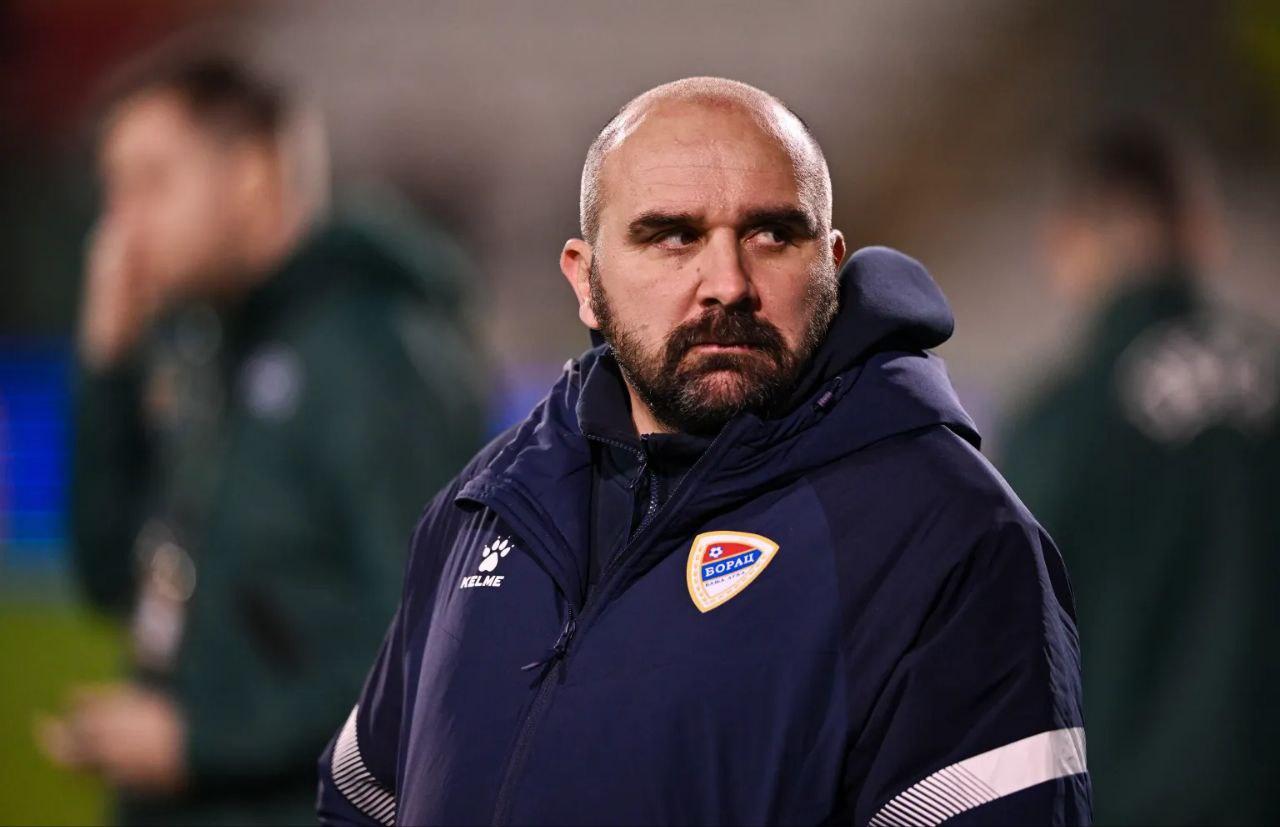 រឿងដ៏សង្វេគ! អ្នកចាត់ការទូទៅវ័យ ៤៤ ឆ្នាំ ដួលសន្លប់លើទីលានប្រកួត មុននឹងបាត់បង់ជីវិត