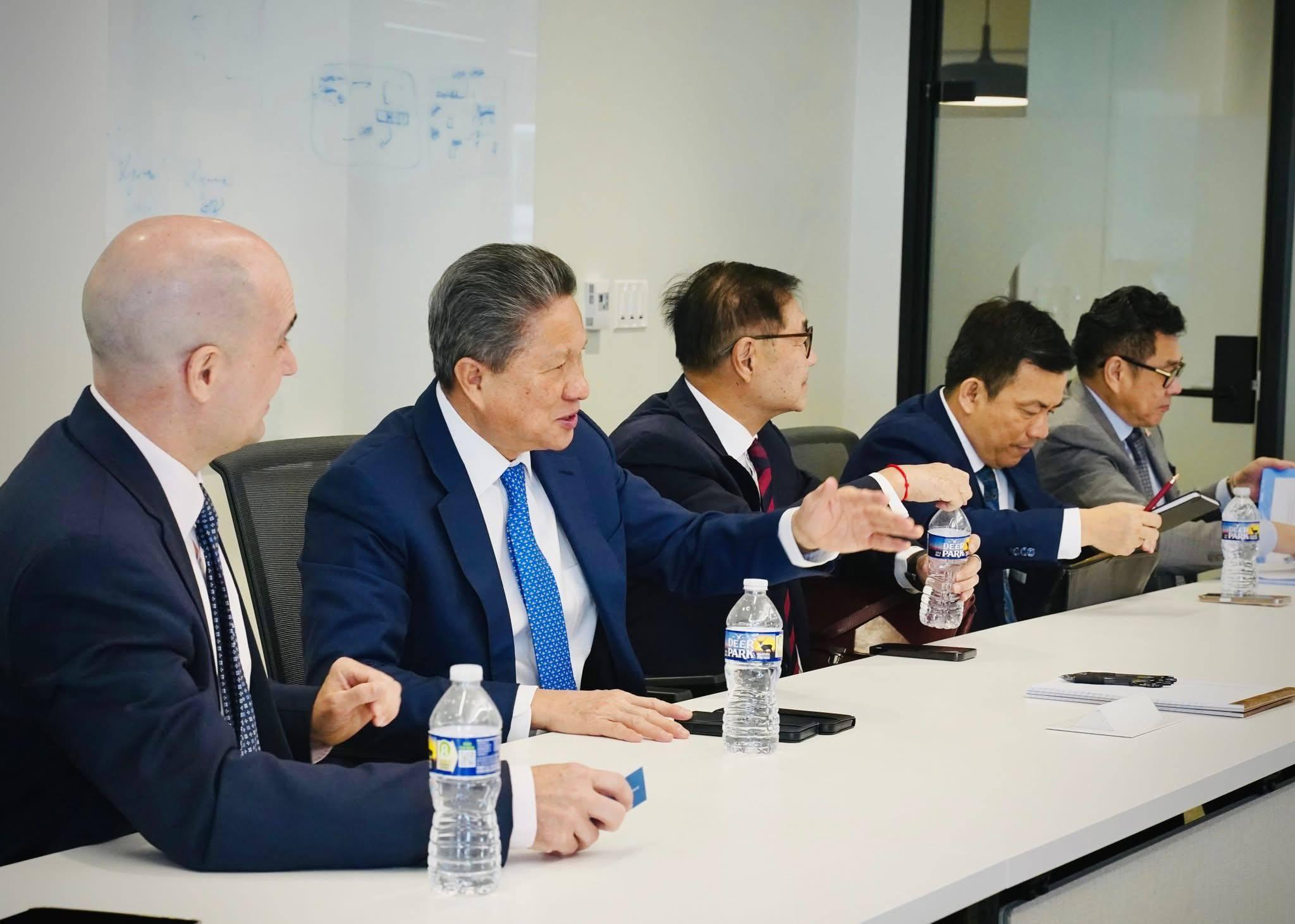 ឧបនាយករដ្ឋមន្ត្រី ស៊ុន ចាន់ថុល អញ្ជើញក្រុមហ៊ុន Motorola ពិចារណាបើករោងចក្រនៅកម្ពុជា ដើម្បីពង្រឹងខ្សែចង្វាក់ផ្គត់ផ្គង់សកល