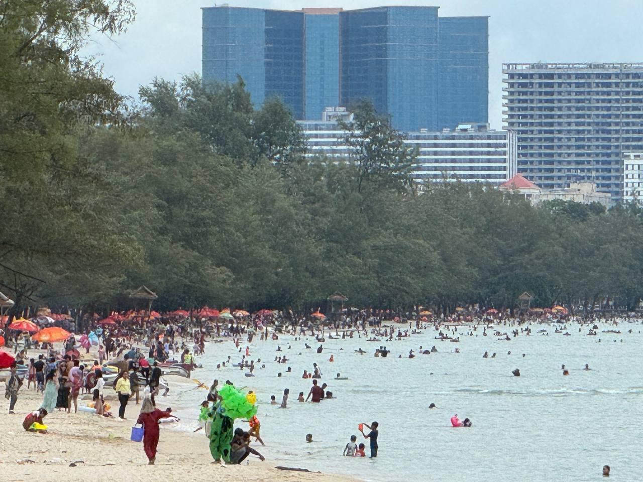 ខេត្តព្រះសីហនុ! ភ្ញៀវទេសចរជិត ៣២ម៉ឺននាក់ មកកម្សាន្តក្នុងពិធីបុណ្យអុំទូក ៣ថ្ងៃ កើនឡើងជាង ៣%