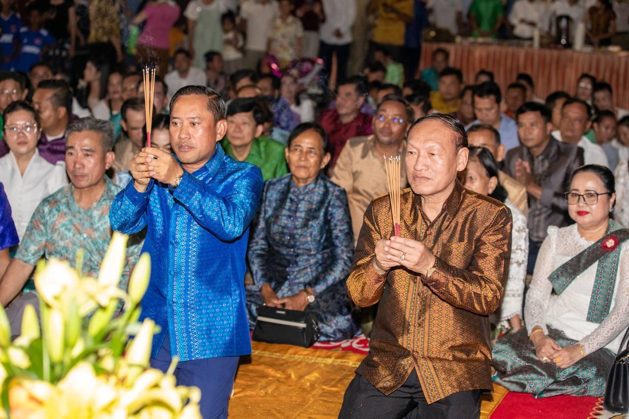 បុណ្យអុំទូក៣ថ្ងៃ! តាកែវបំបែកឯកទគ្គកម្មភ្ញៀវទេសចរជិត ៥ម៉ឺននាក់ ក្រោយការដឹកនាំដ៏ប៉ិនប្រសប់របស់លោក វ៉ី សំណាង