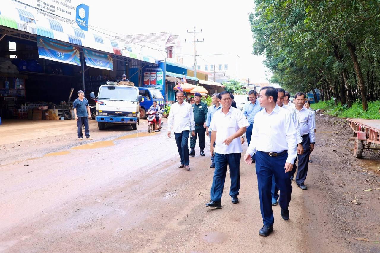 អភិបាលខេត្តកំពង់ចាម ជំរុញអាជីវករ រក្សាអនាម័យ និងសណ្ដាប់ធ្នាប់សាធារណៈ ដើម្បីទាក់ទាញភ្ញៀវទេសចរណ៍